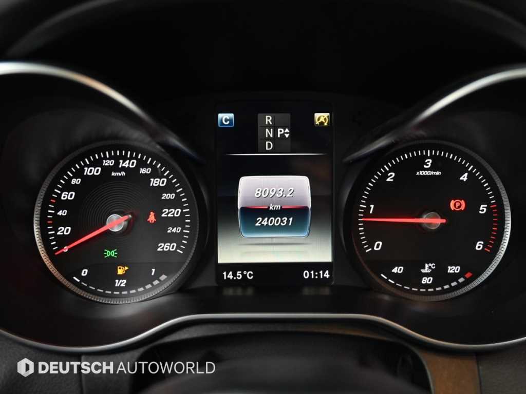 Mercedes Benz C Class - Vista 8