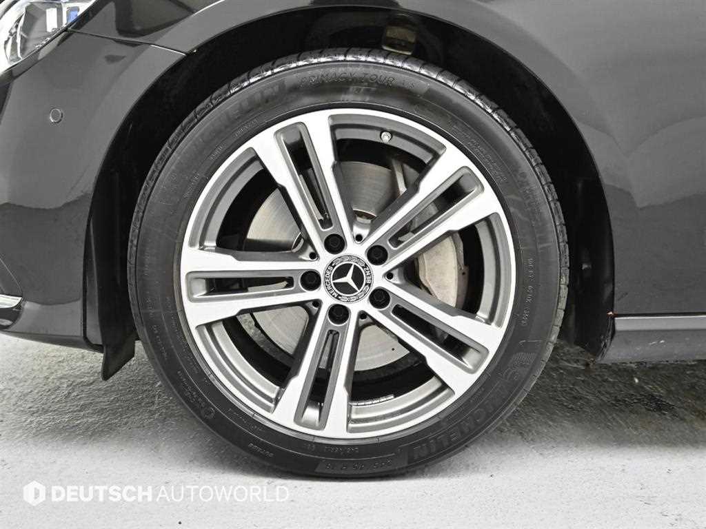 Mercedes Benz E class - Vista 5