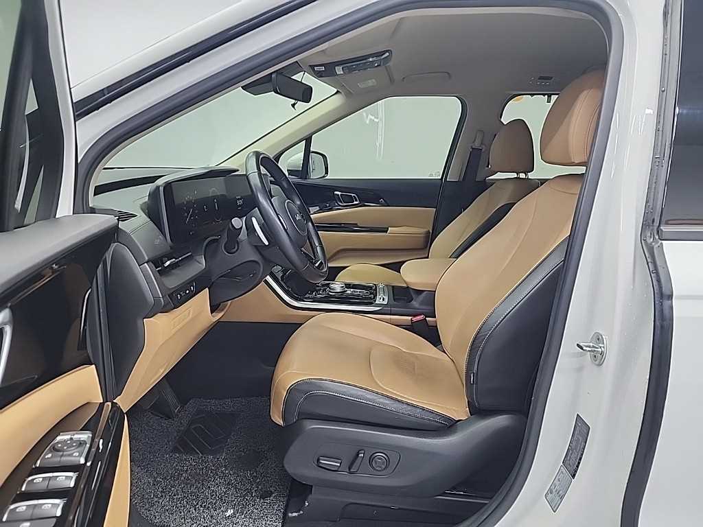 KIA Carnival - Vista 11