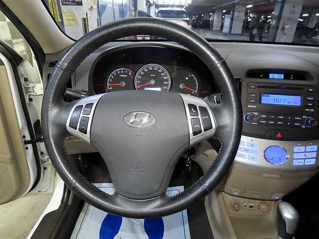 HYUNDAI Avante - Vista 8