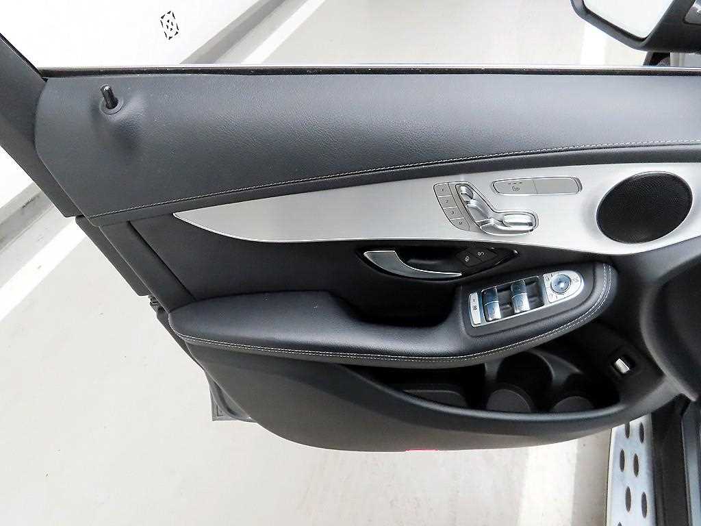 Mercedes Benz GLC Class - Vista 11