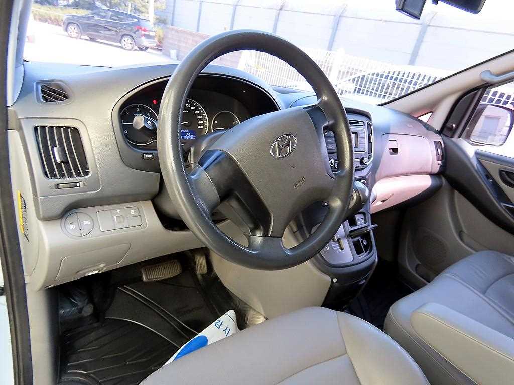 HYUNDAI Starex - Vista 7