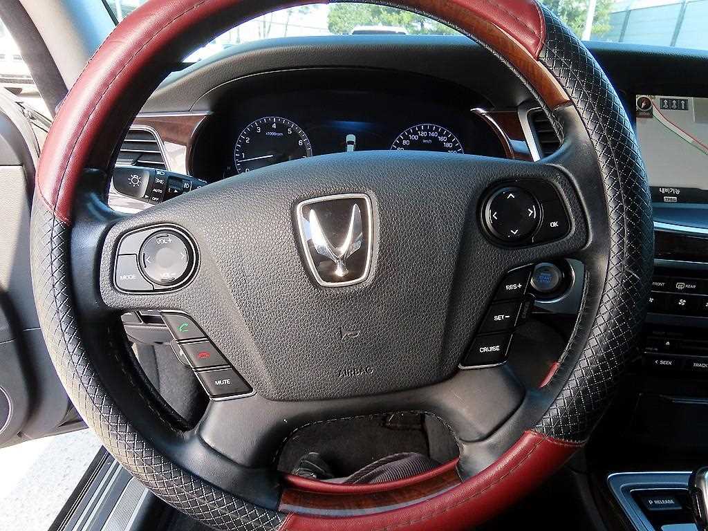 HYUNDAI Equus - Vista 8