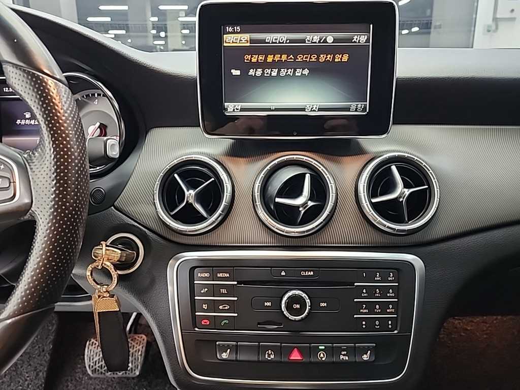Mercedes Benz CLA Class - Vista 10