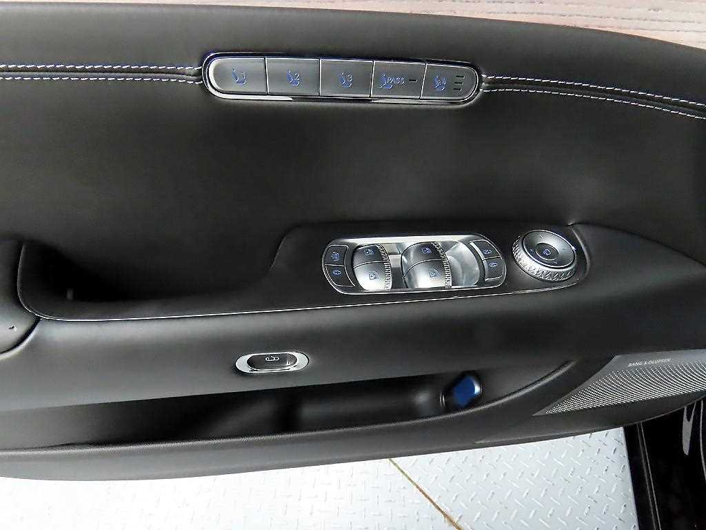 Genesis G90 - Vista 11