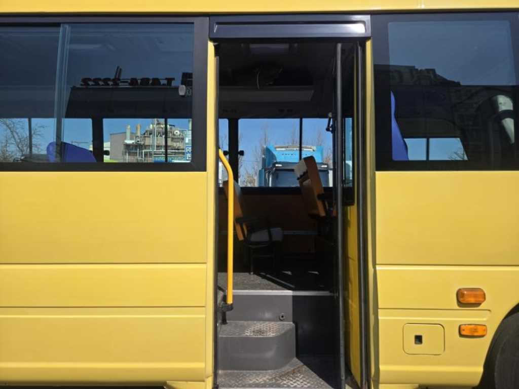 medium and large bus Hyundai bus - Vista 12