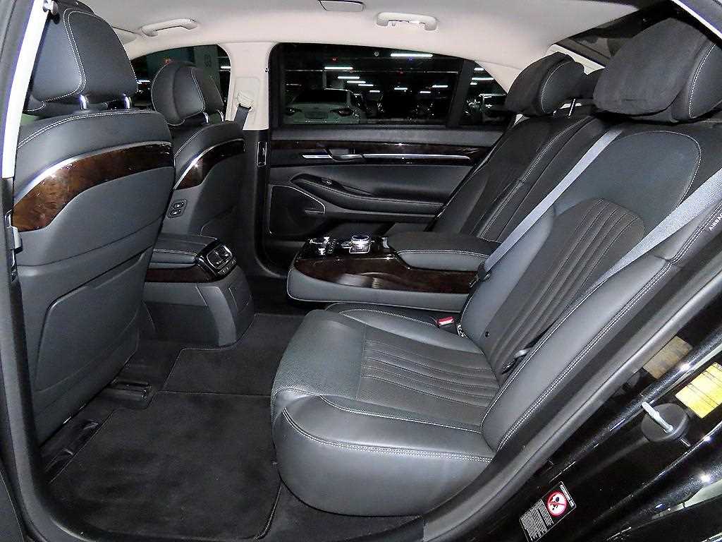 Genesis G90 - Vista 7