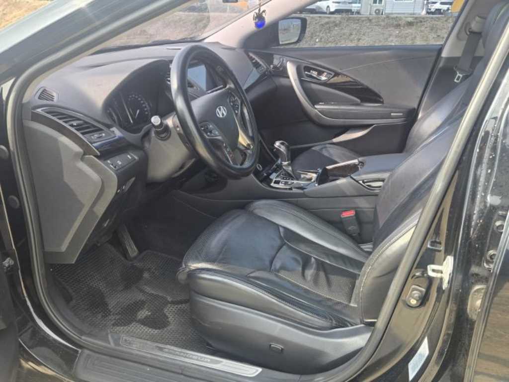 HYUNDAI Grandeur - Vista 5