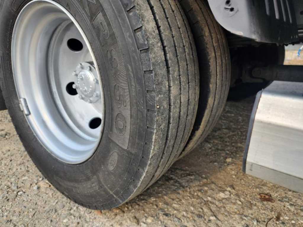 medium and large cargo truck - Vista 12