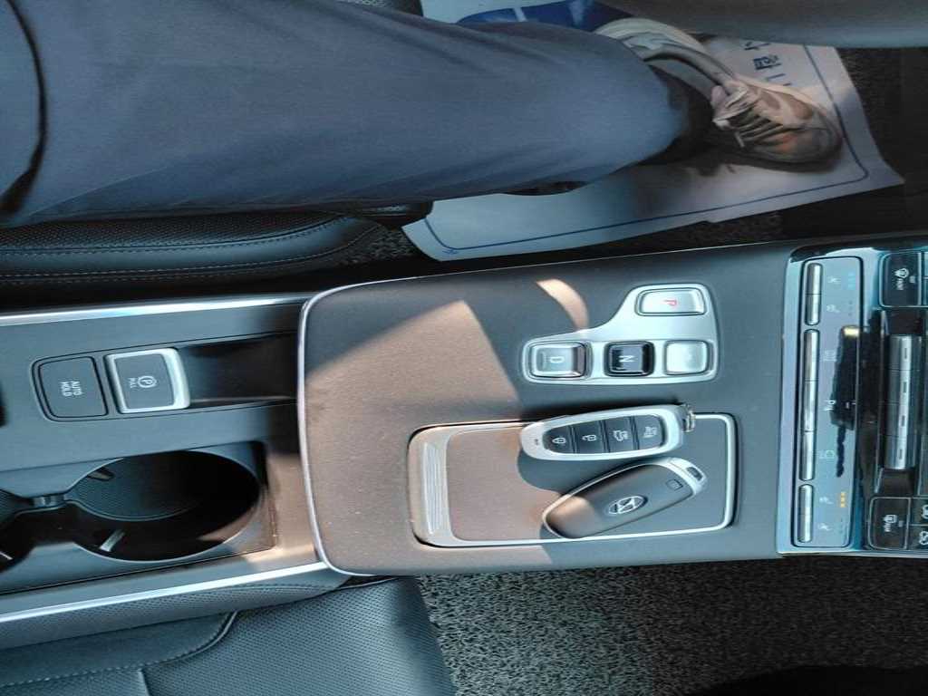 HYUNDAI Grandeur - Vista 7