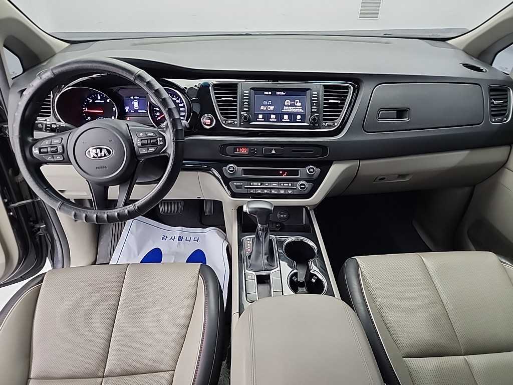 KIA Carnival - Vista 7