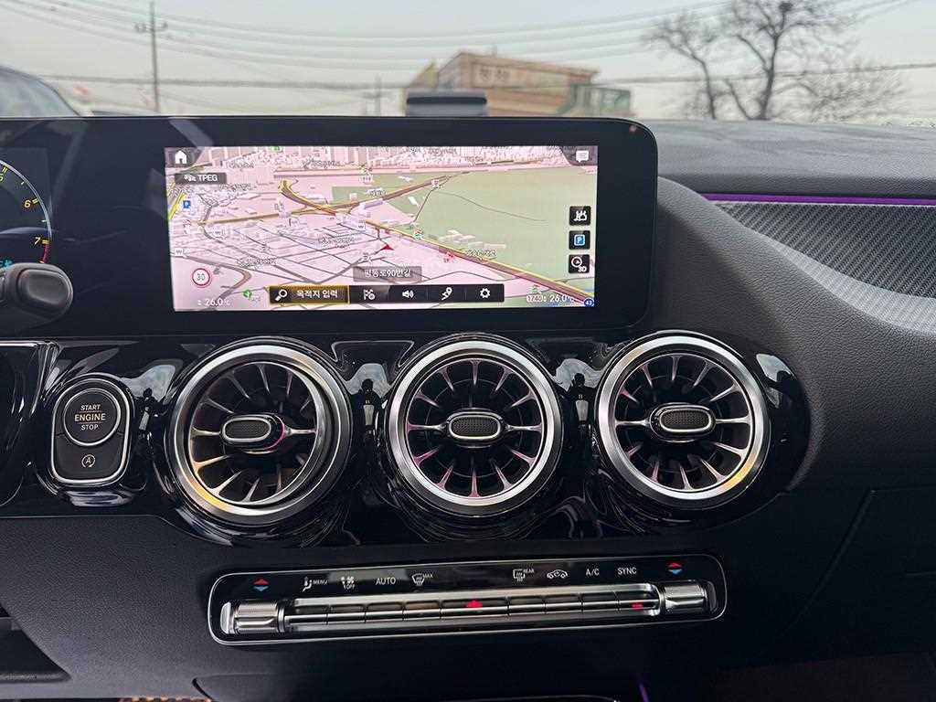 Mercedes Benz GLA Class - Vista 11