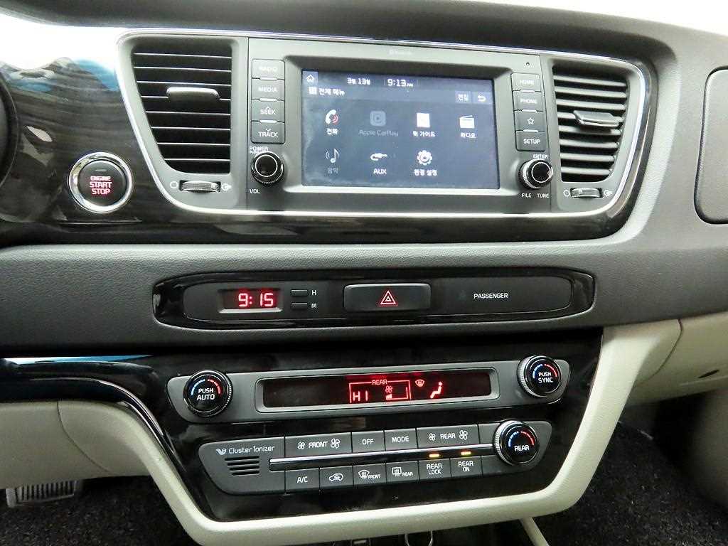 KIA Carnival - Vista 10
