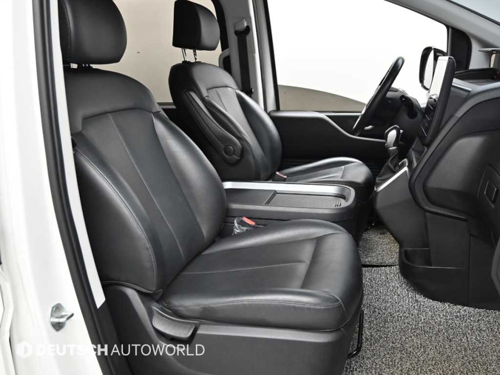 HYUNDAI Staria - Vista 10