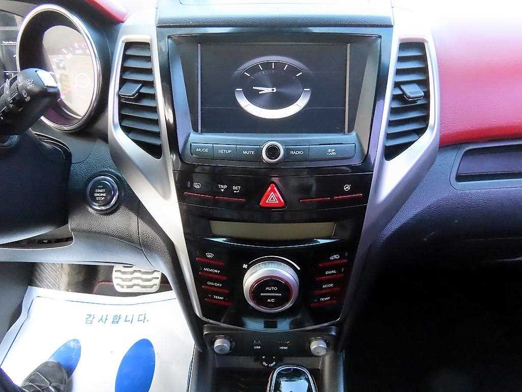 Ssangyong Tivoli 2016 Blanco - Importación desde Corea - HF Imports Iquique - Foto 14