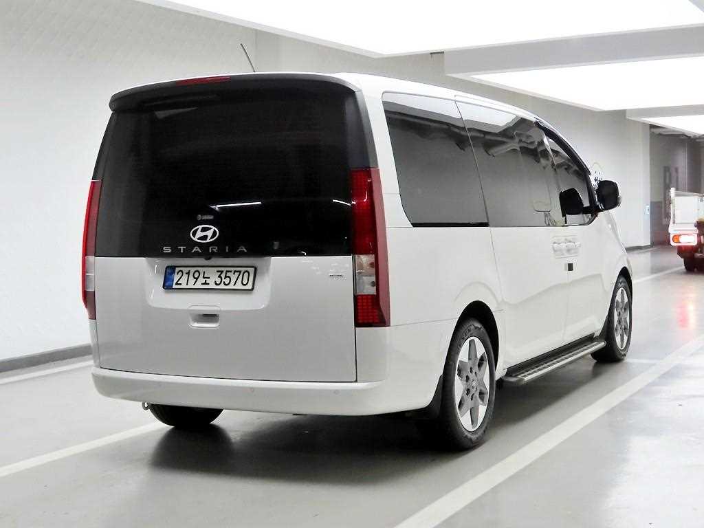 HYUNDAI Staria - Vista 4
