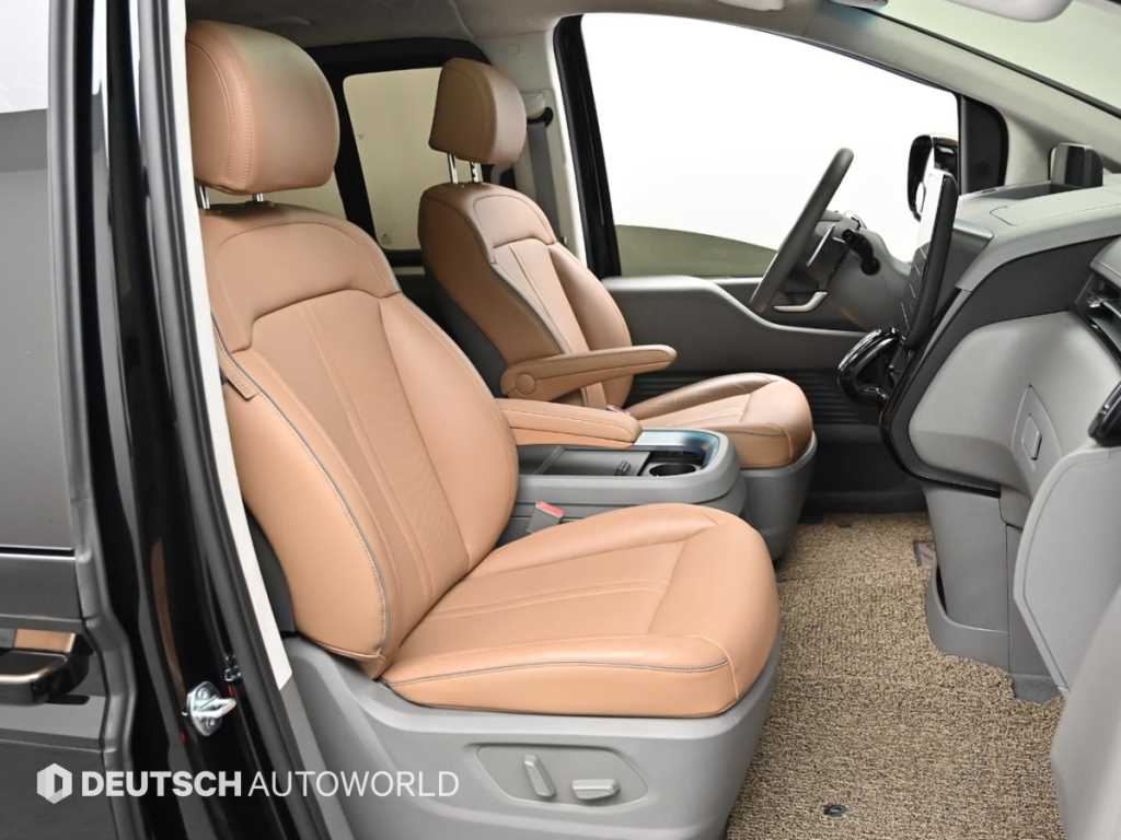 HYUNDAI Staria - Vista 10