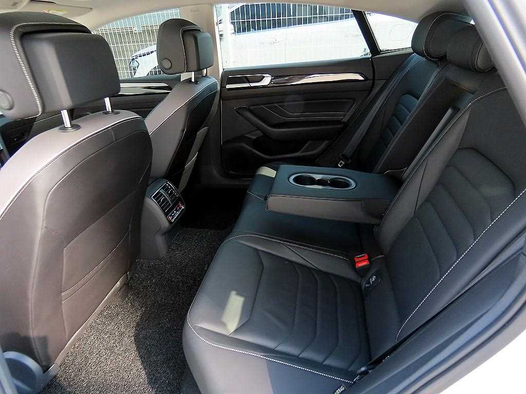 Volkswagen Arteon - Vista 6