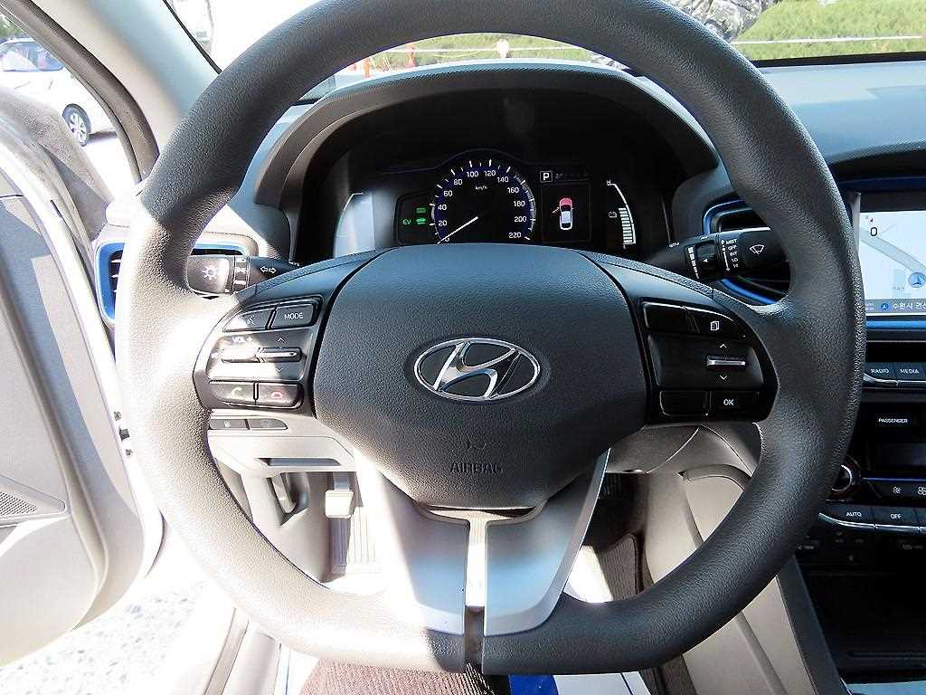 HYUNDAI Ioniq - Vista 8