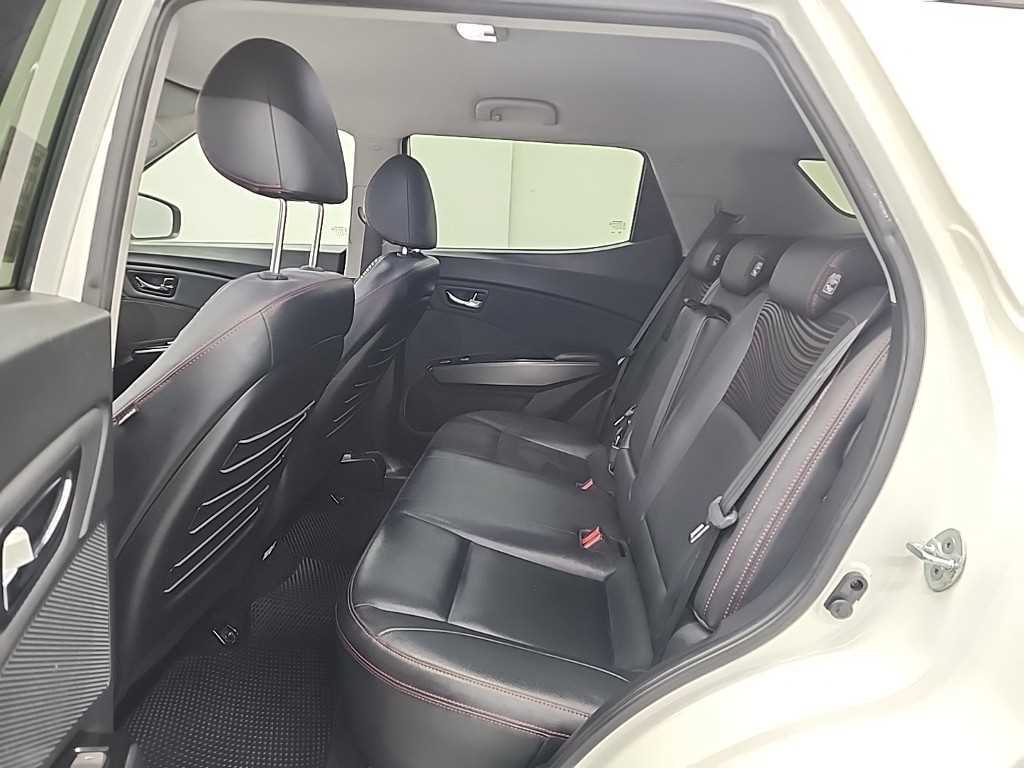 Ssangyong Tivoli - Vista 12