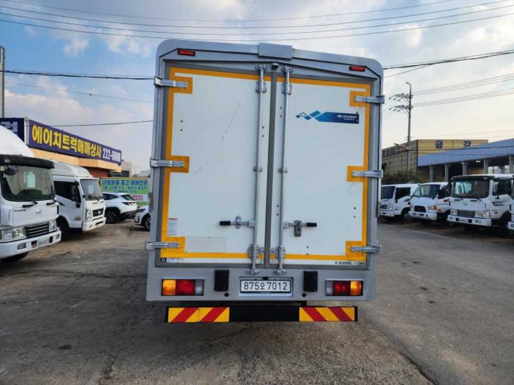 medium and large cargo truck - Vista 6