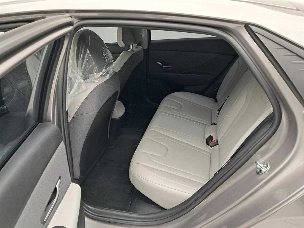 HYUNDAI Avante - Vista 12