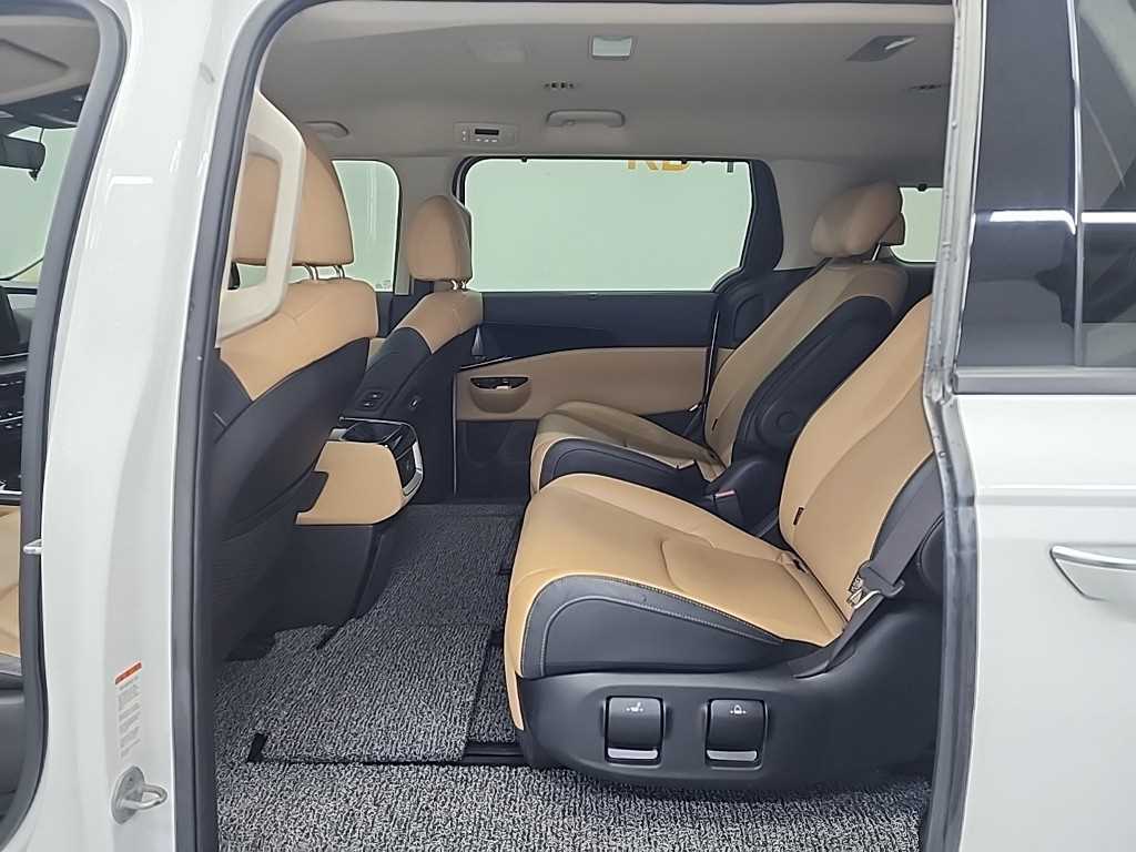 KIA Carnival - Vista 12