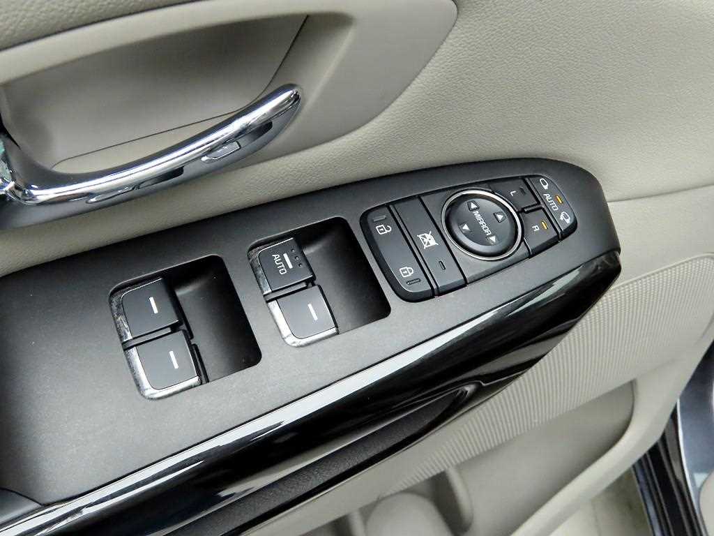 KIA Carnival - Vista 12