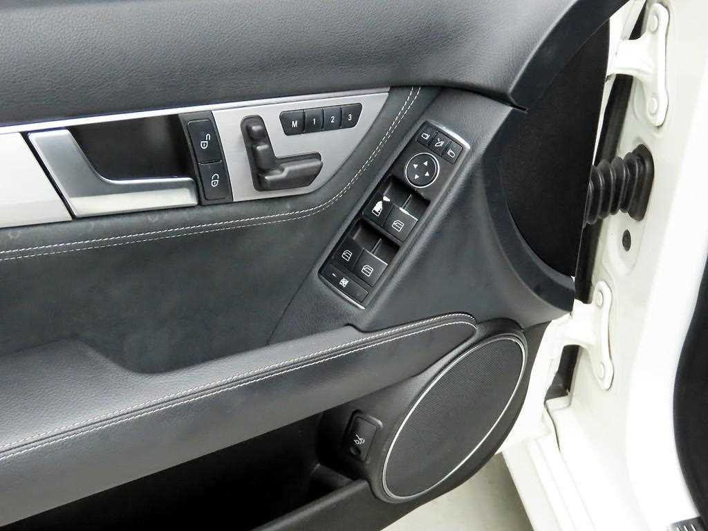 Mercedes Benz C Class - Vista 11