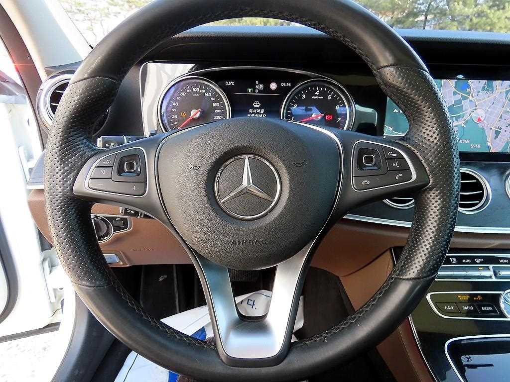 Mercedes Benz E class - Vista 8