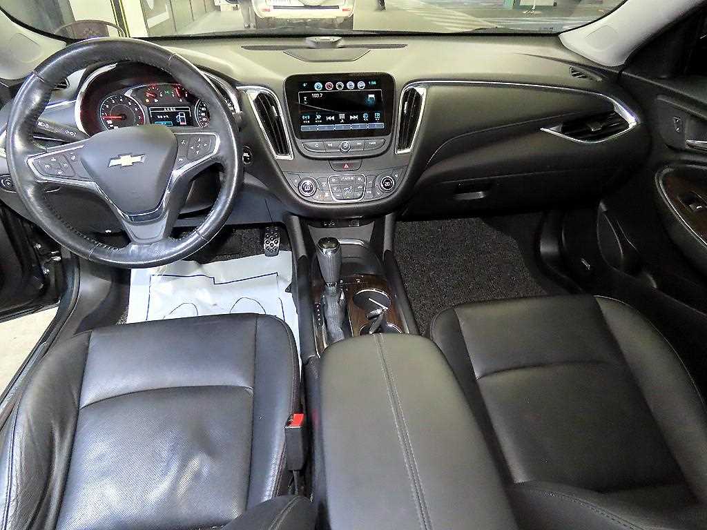 Chevrolet Malibu - Vista 10