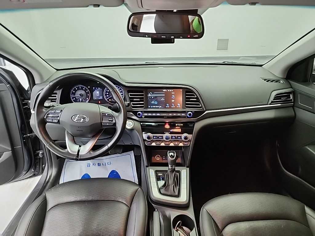 HYUNDAI Avante - Vista 7