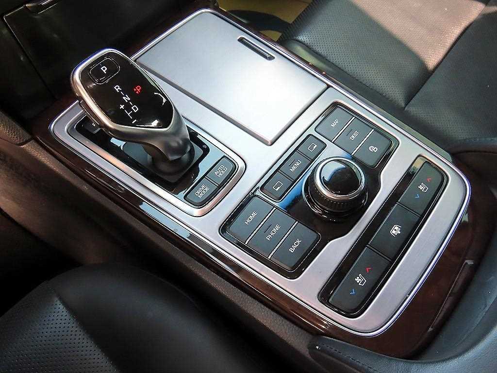 HYUNDAI Equus - Vista 10