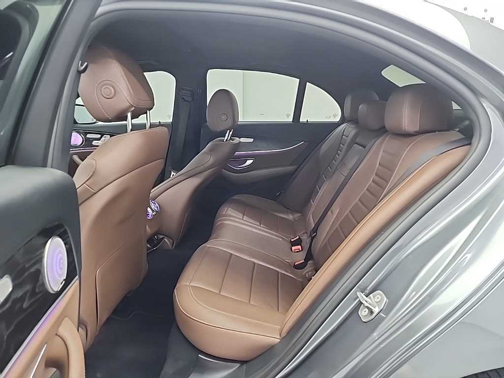 Mercedes Benz E class - Vista 12