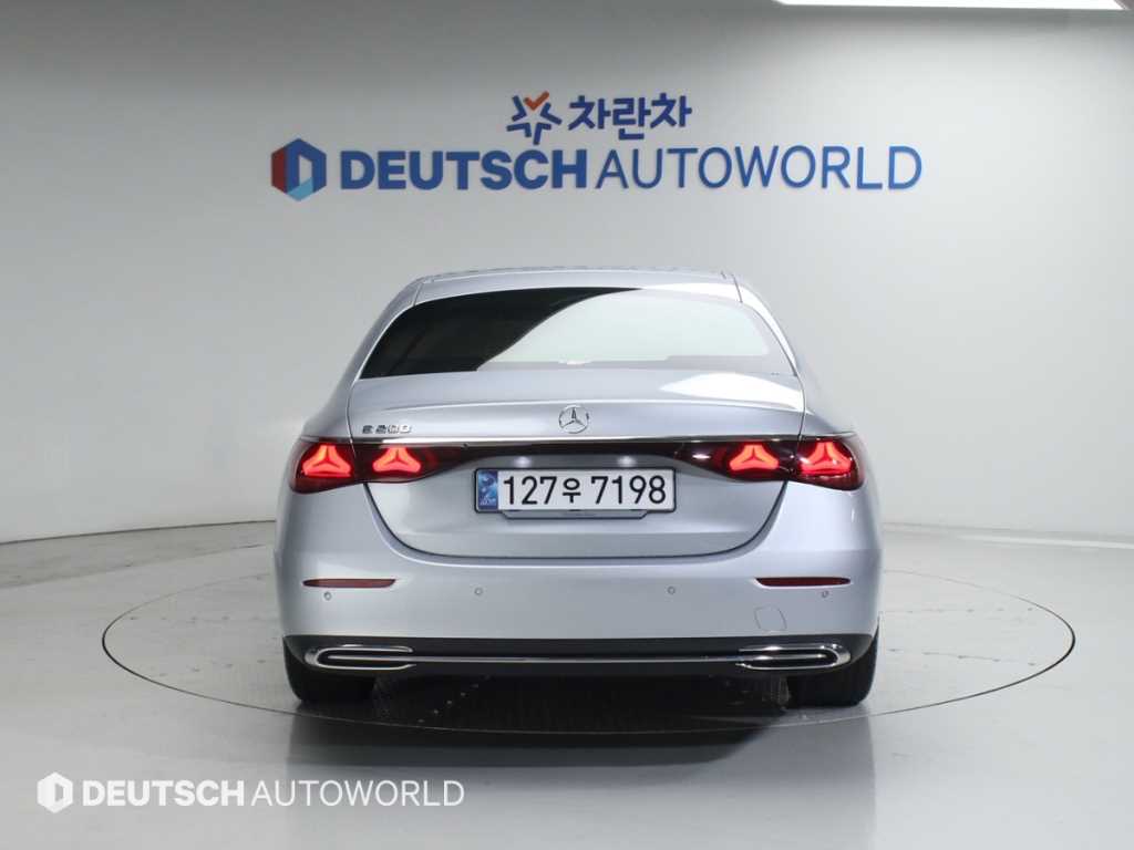 Mercedes Benz E class - Vista 4