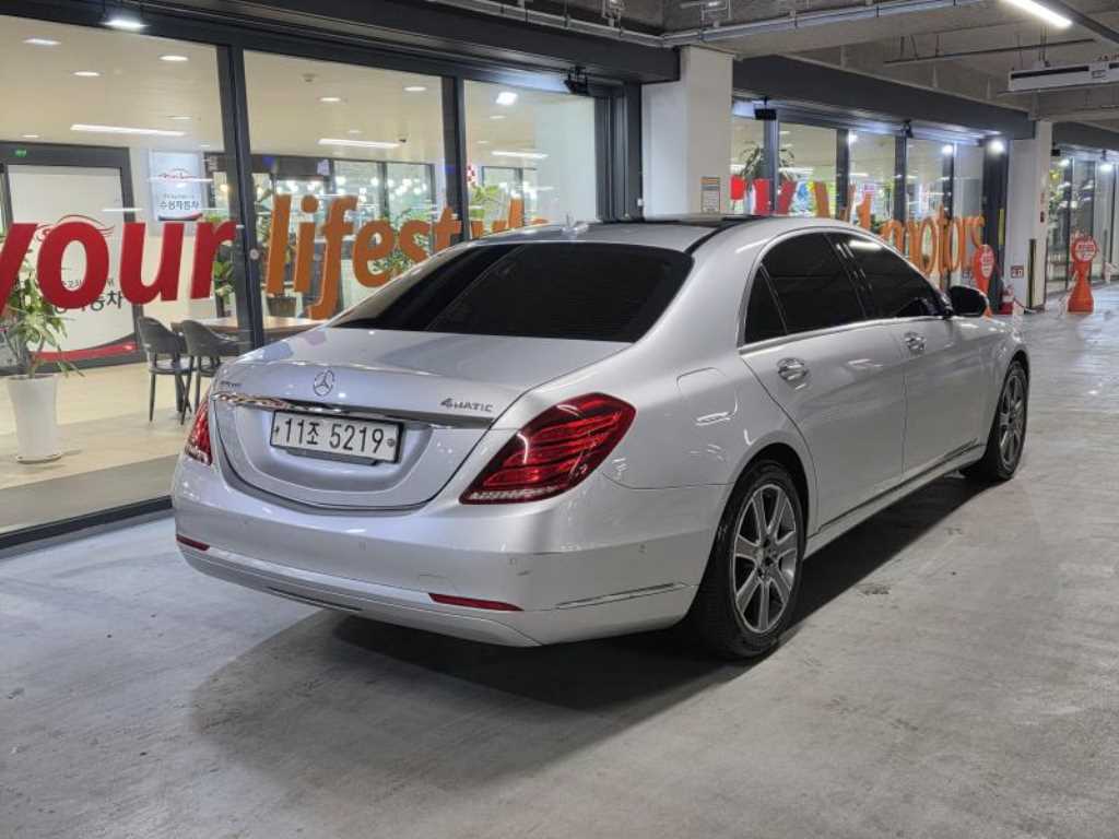 Mercedes Benz S Class - Vista 4