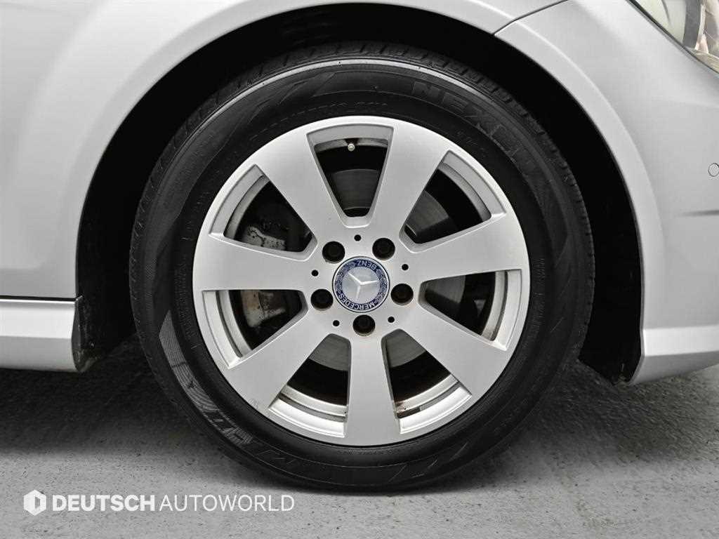 Mercedes Benz C Class - Vista 5