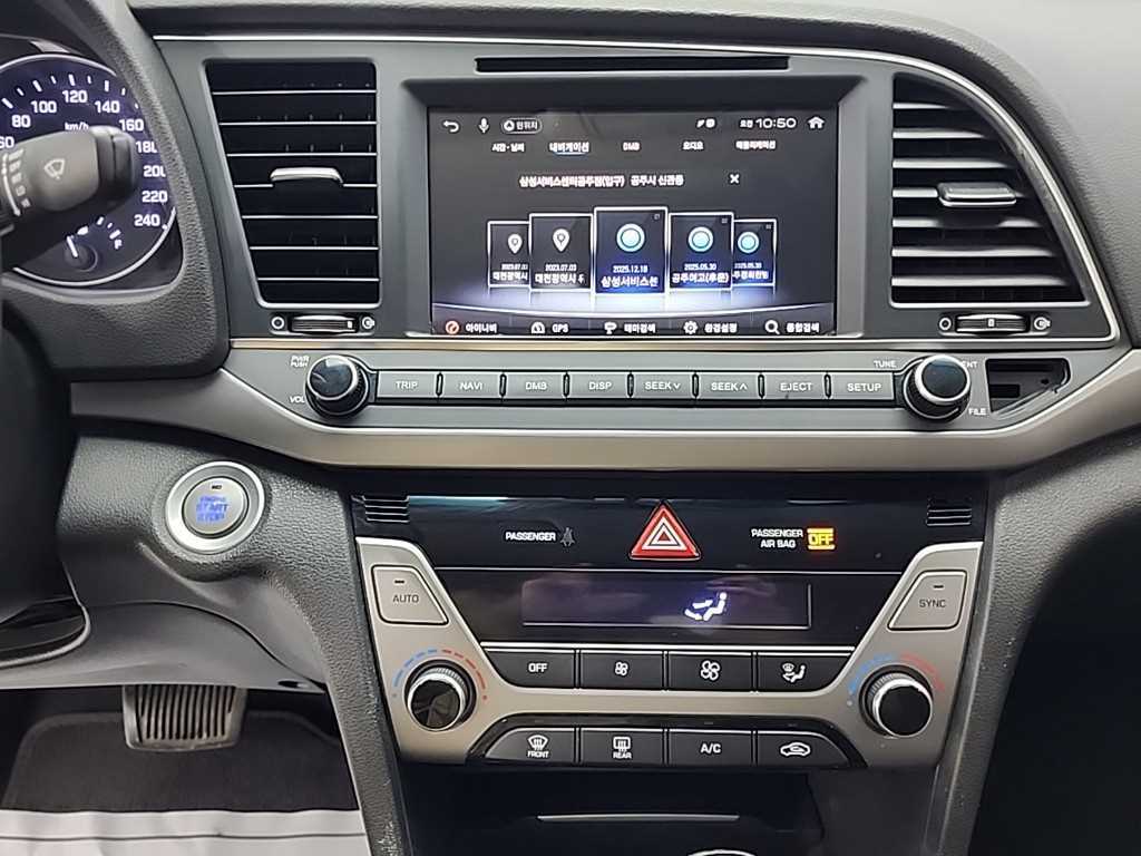 HYUNDAI Avante - Vista 10