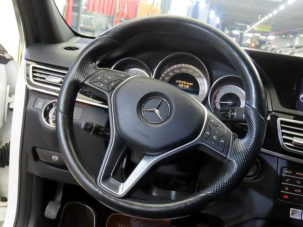 Mercedes Benz E class - Vista 8