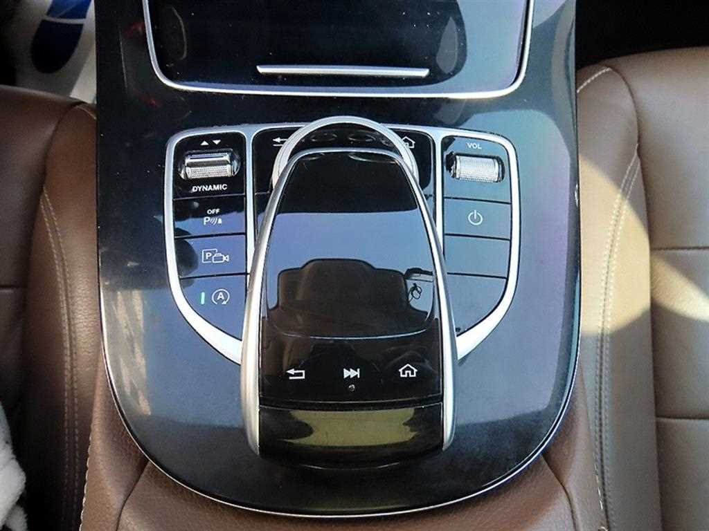 Mercedes Benz E class - Vista 12