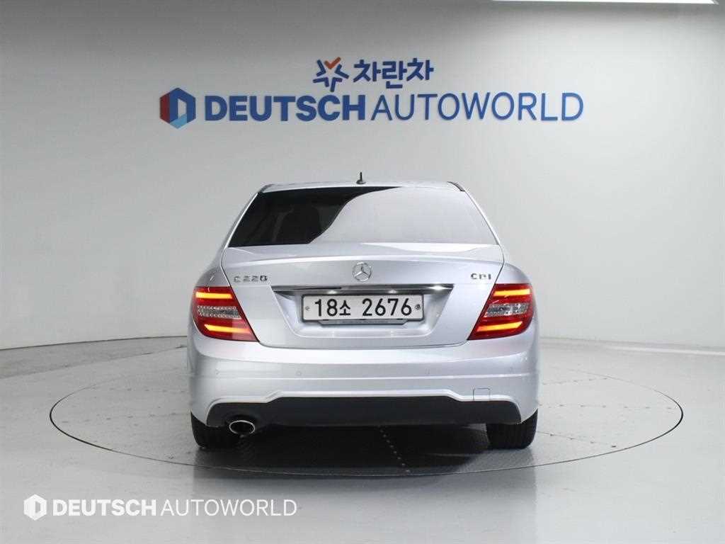 Mercedes Benz C Class - Vista 4