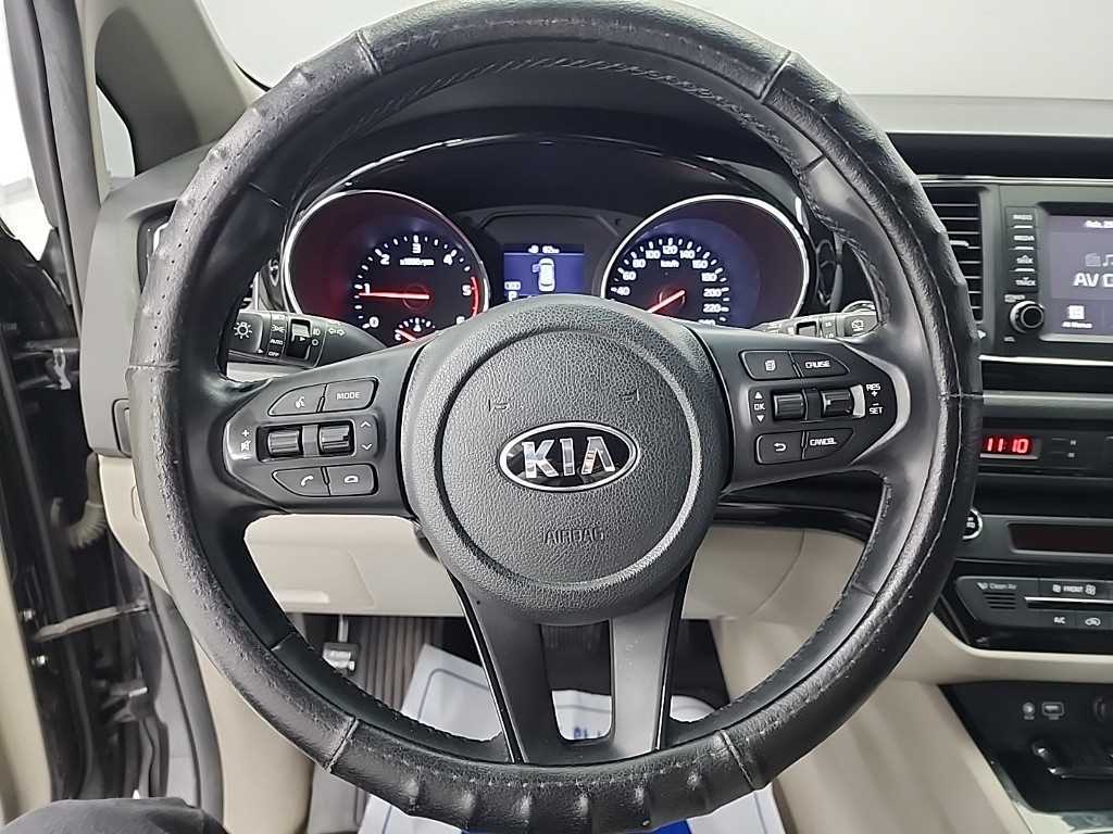 KIA Carnival - Vista 9