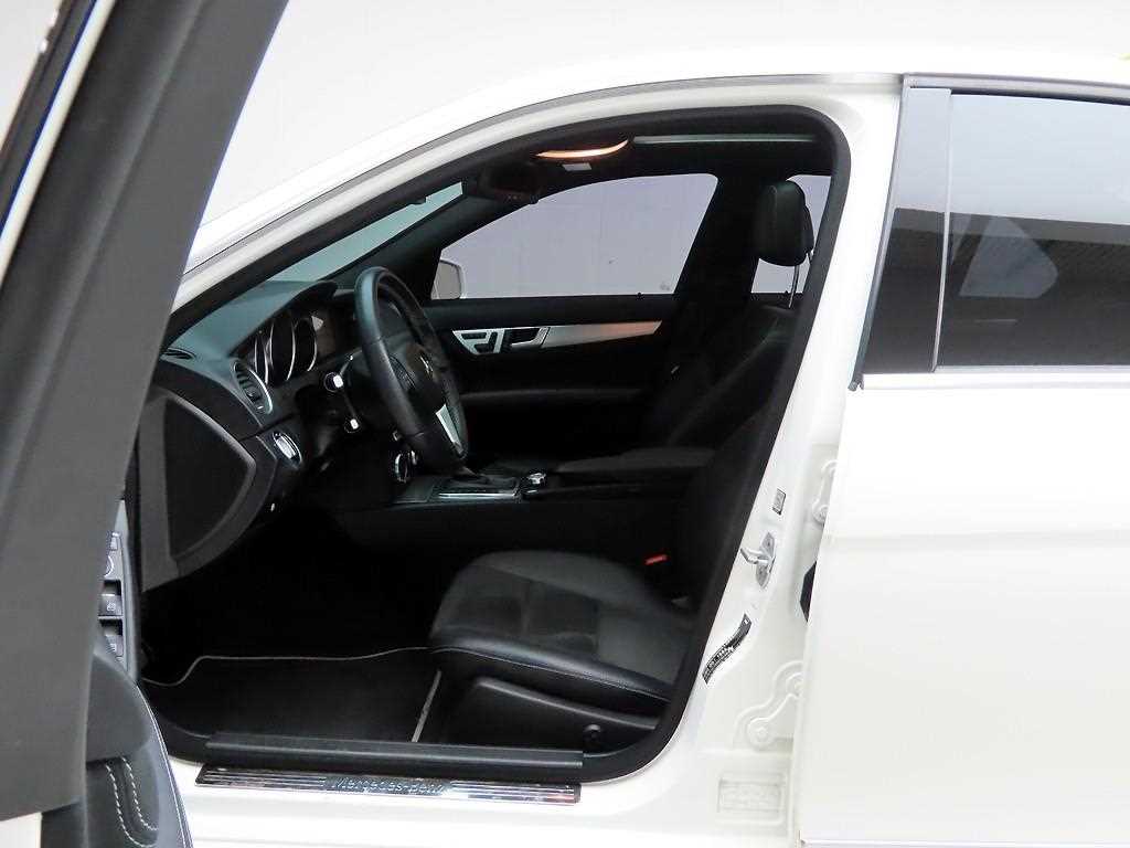 Mercedes Benz C Class - Vista 12