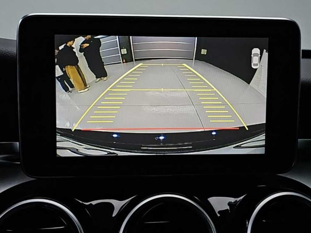 Mercedes Benz C Class - Vista 11