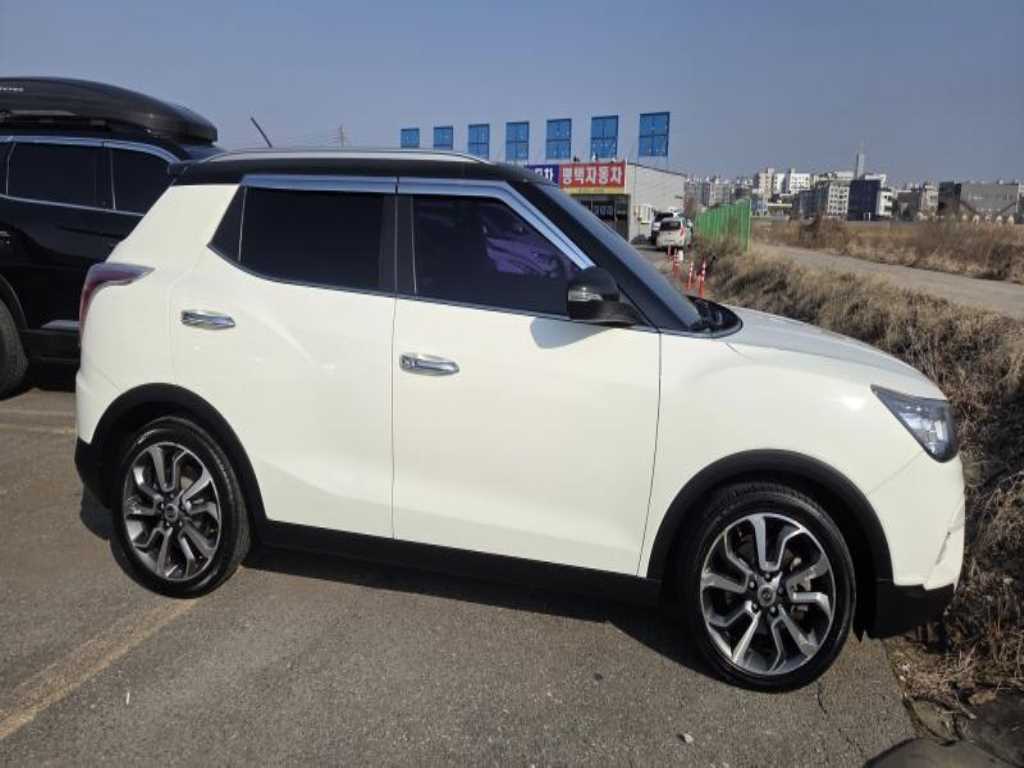 Ssangyong Tivoli - Vista 4