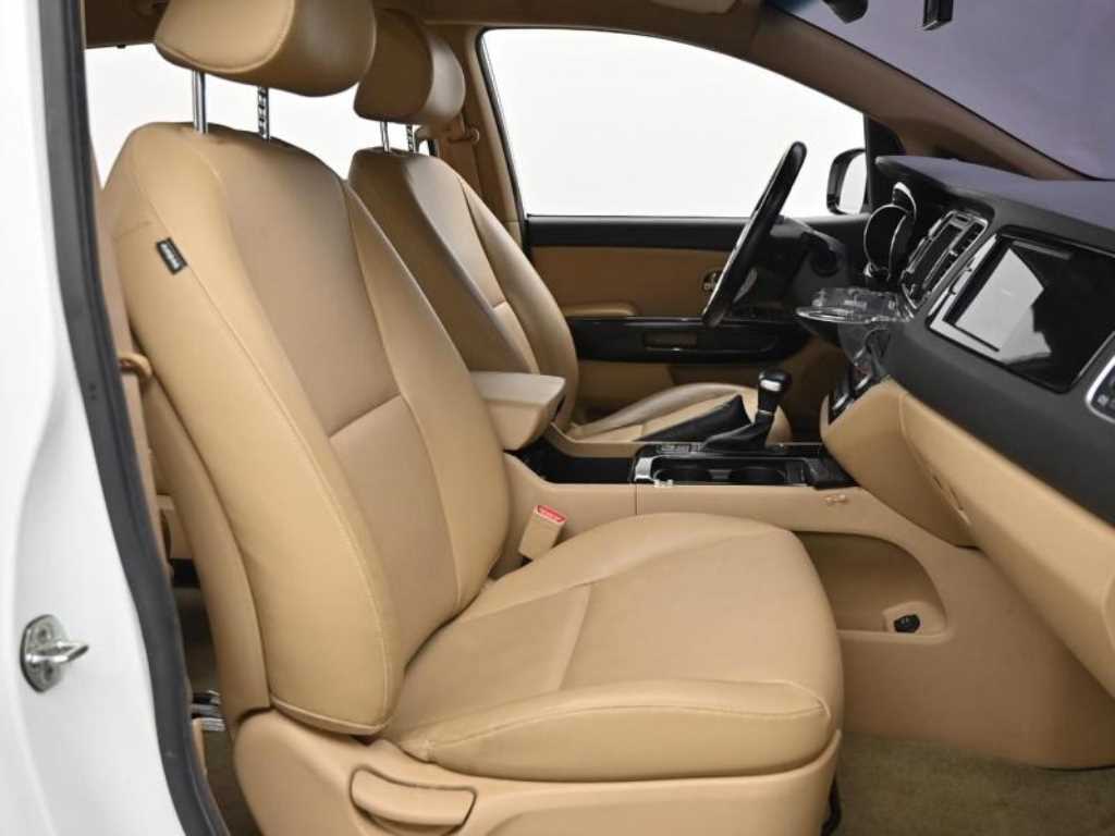 KIA Carnival - Vista 10