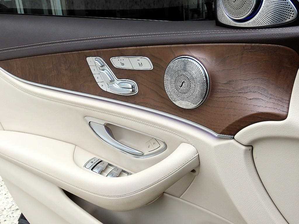 Mercedes Benz E class - Vista 12