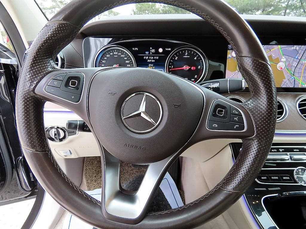 Mercedes Benz E class - Vista 8
