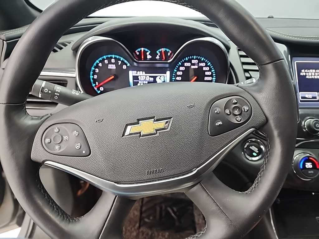 Chevrolet Impala - Vista 10