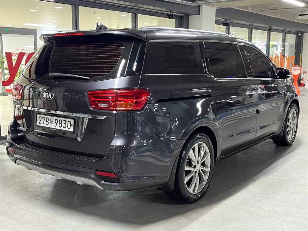 KIA Carnival - Vista 4
